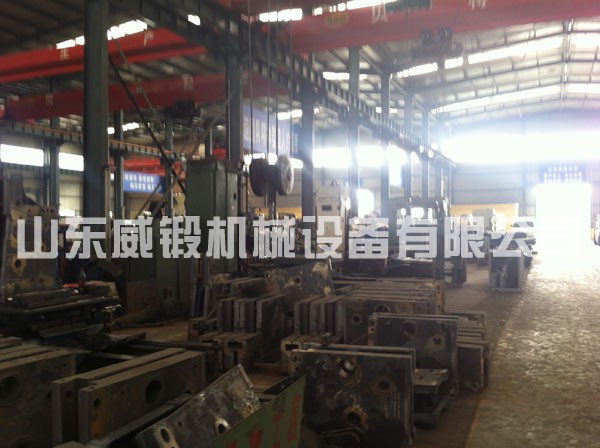 山东十大网赌正规信誉网址冲床厂家车间